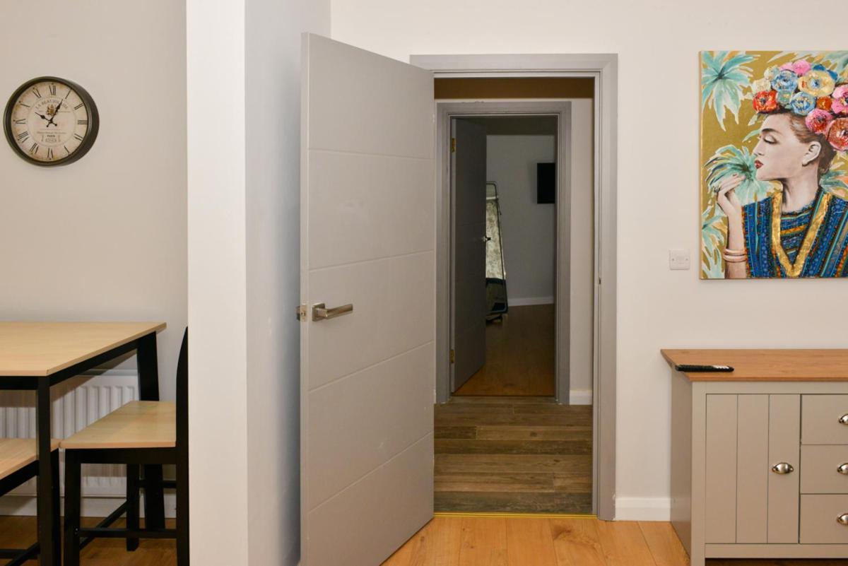 Esterville 1 And 2 Bedrooms Hot Tub Availability Apartment