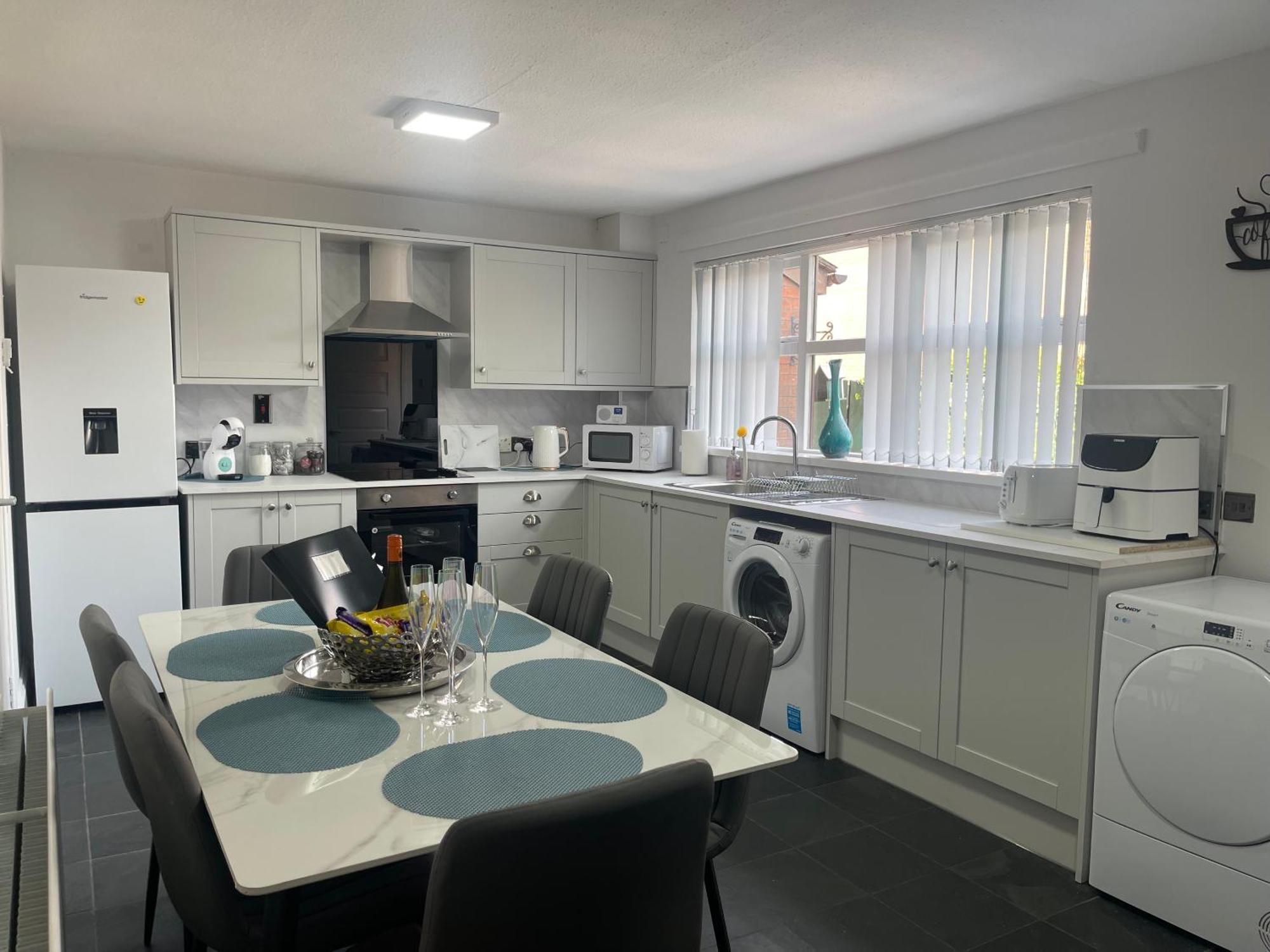 Grand Living 5 Minutes Walk From Grand Station