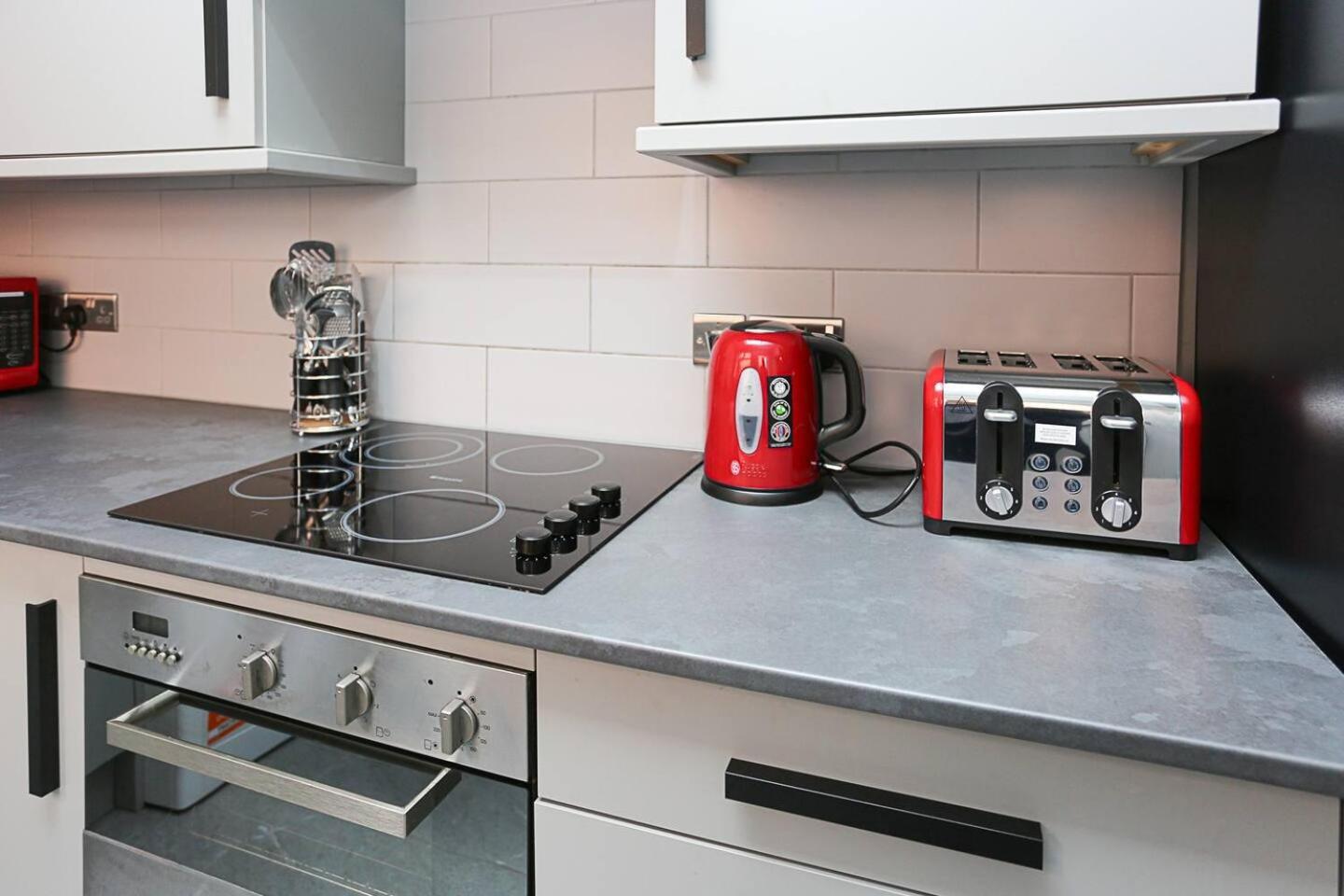 Gateway Abode Near City Centre W Street Parking Holiday home *