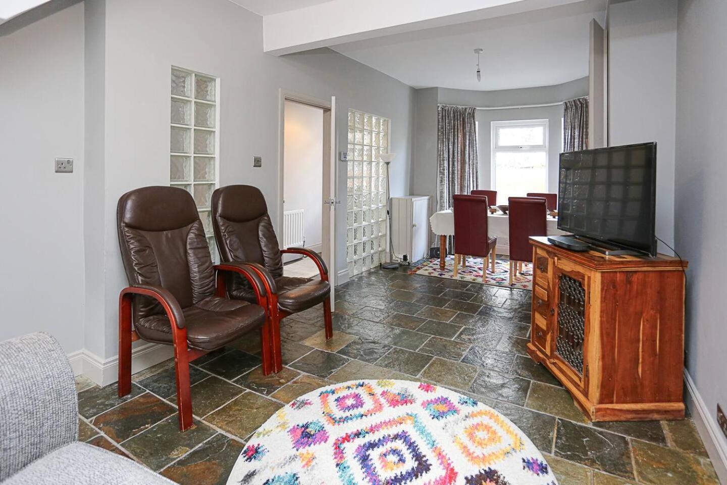 Gateway Abode Near City Centre W Street Parking Holiday home *
