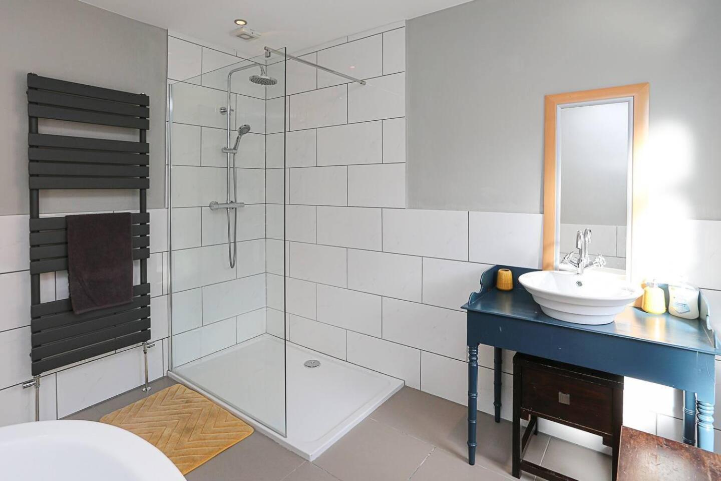 Gateway Abode Near City Centre W Street Parking *