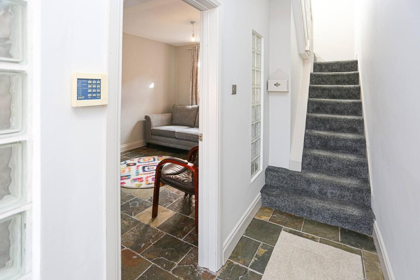 Gateway Abode Near City Centre W Street Parking Holiday home