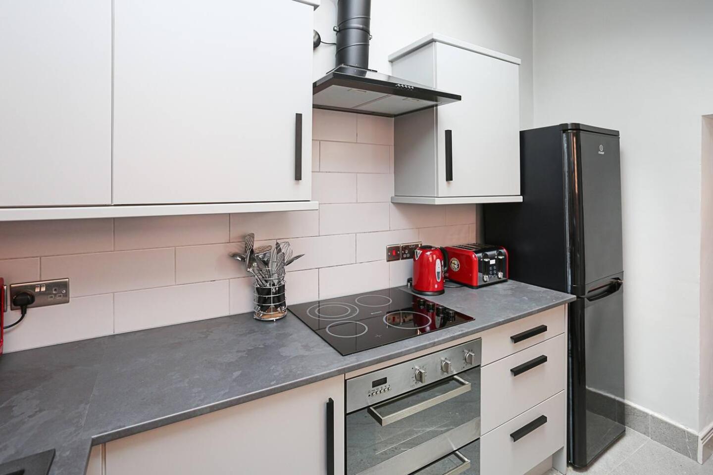Gateway Abode Near City Centre W Street Parking Holiday home *