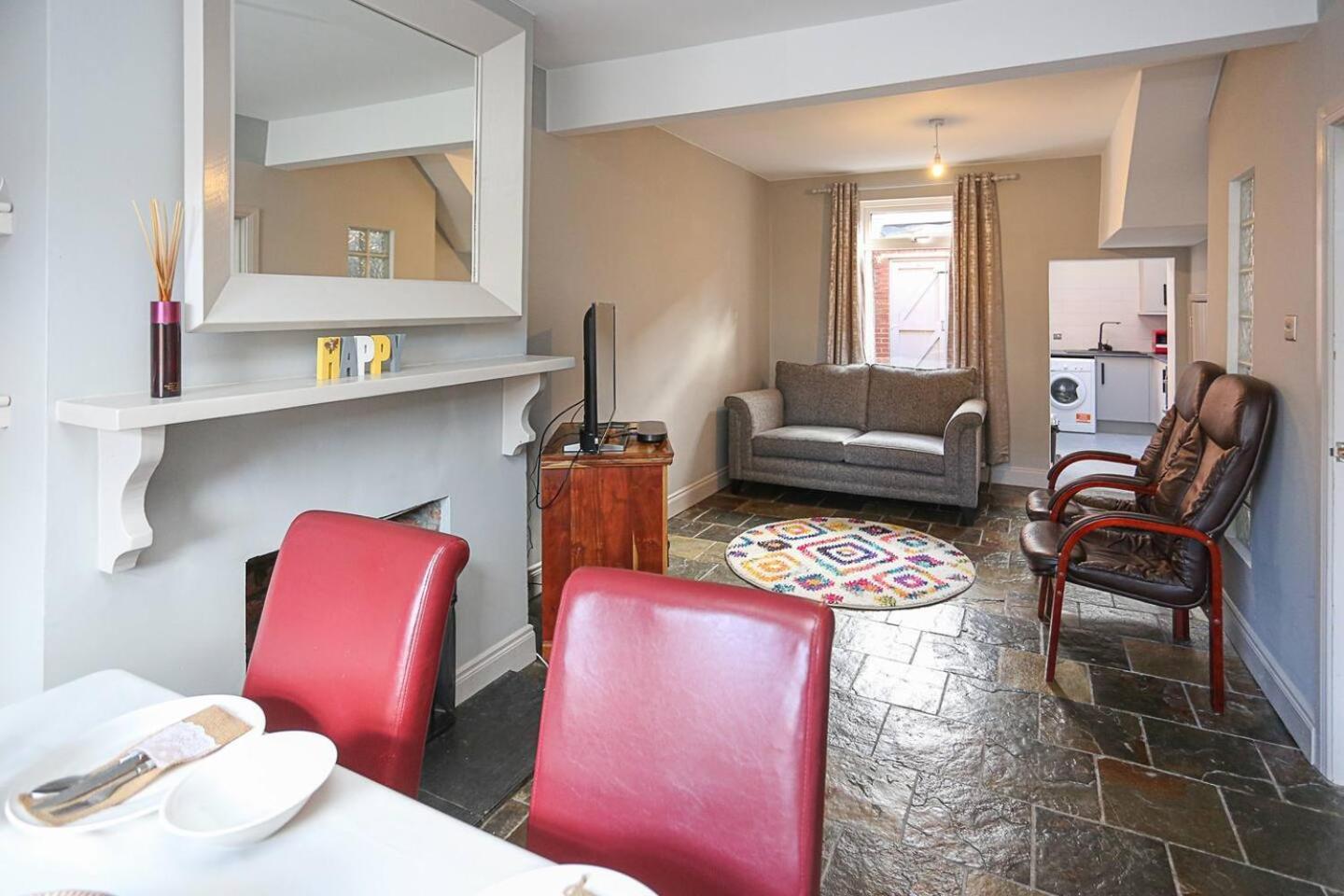 Gateway Abode Near City Centre W Street Parking Holiday home *