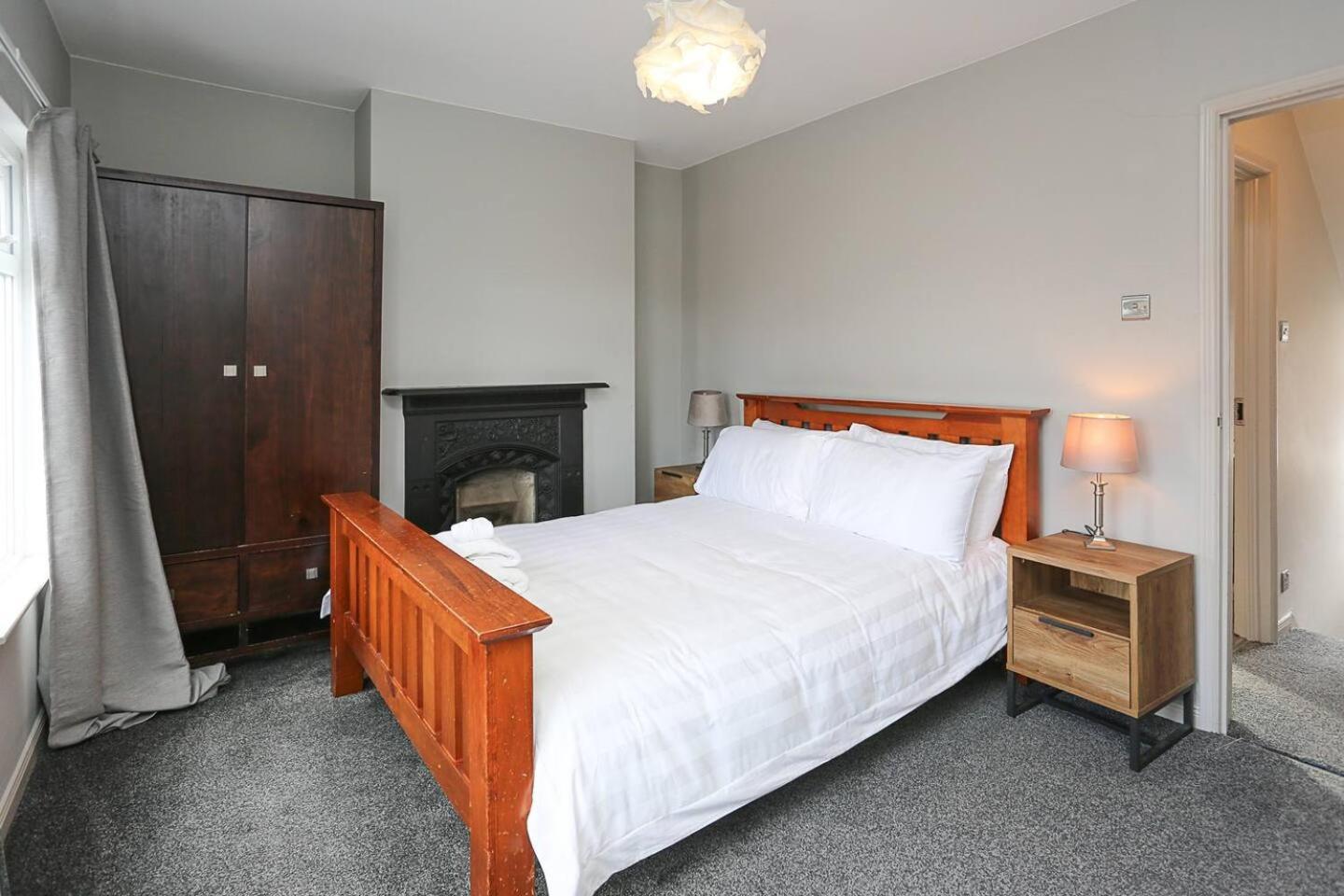 Holiday home Gateway Abode Near City Centre W Street Parking *