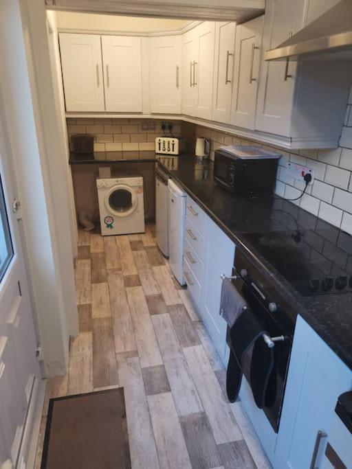 House Near Airport, Titanic Qtr & Sse Arena *