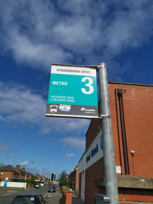 House Near Airport, Titanic Qtr & Sse Arena Holiday home Belfast