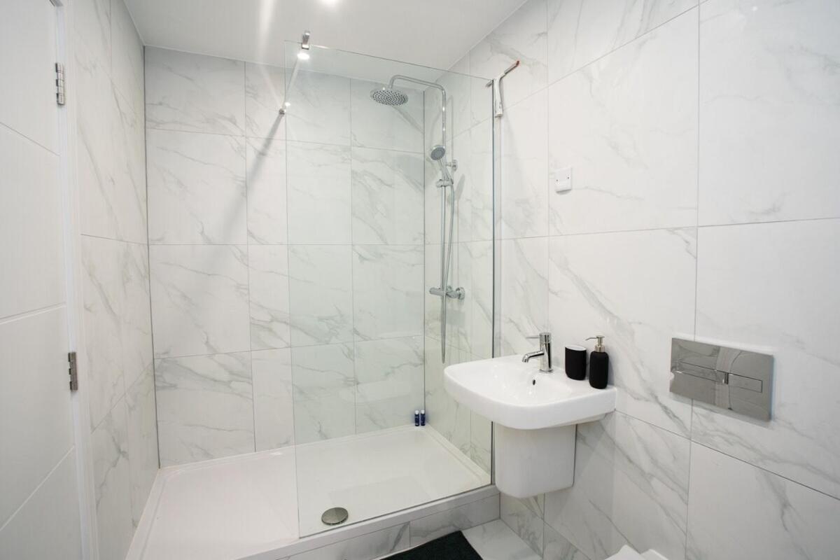 3 Bdr Centre Penthouse By Breaks Apartment Belfast