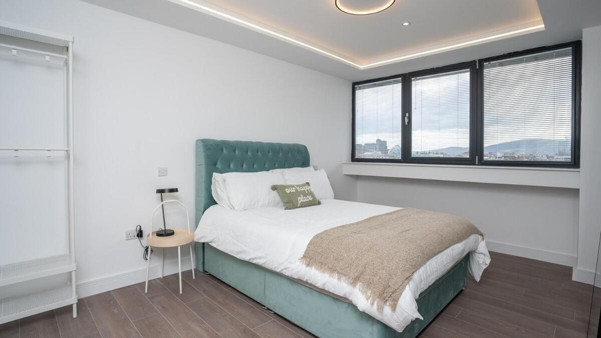 3 Bdr Centre Penthouse By Breaks Apartment