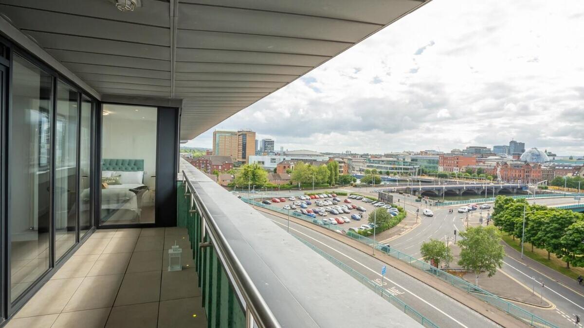 3 Bdr Centre Penthouse By Breaks Belfast