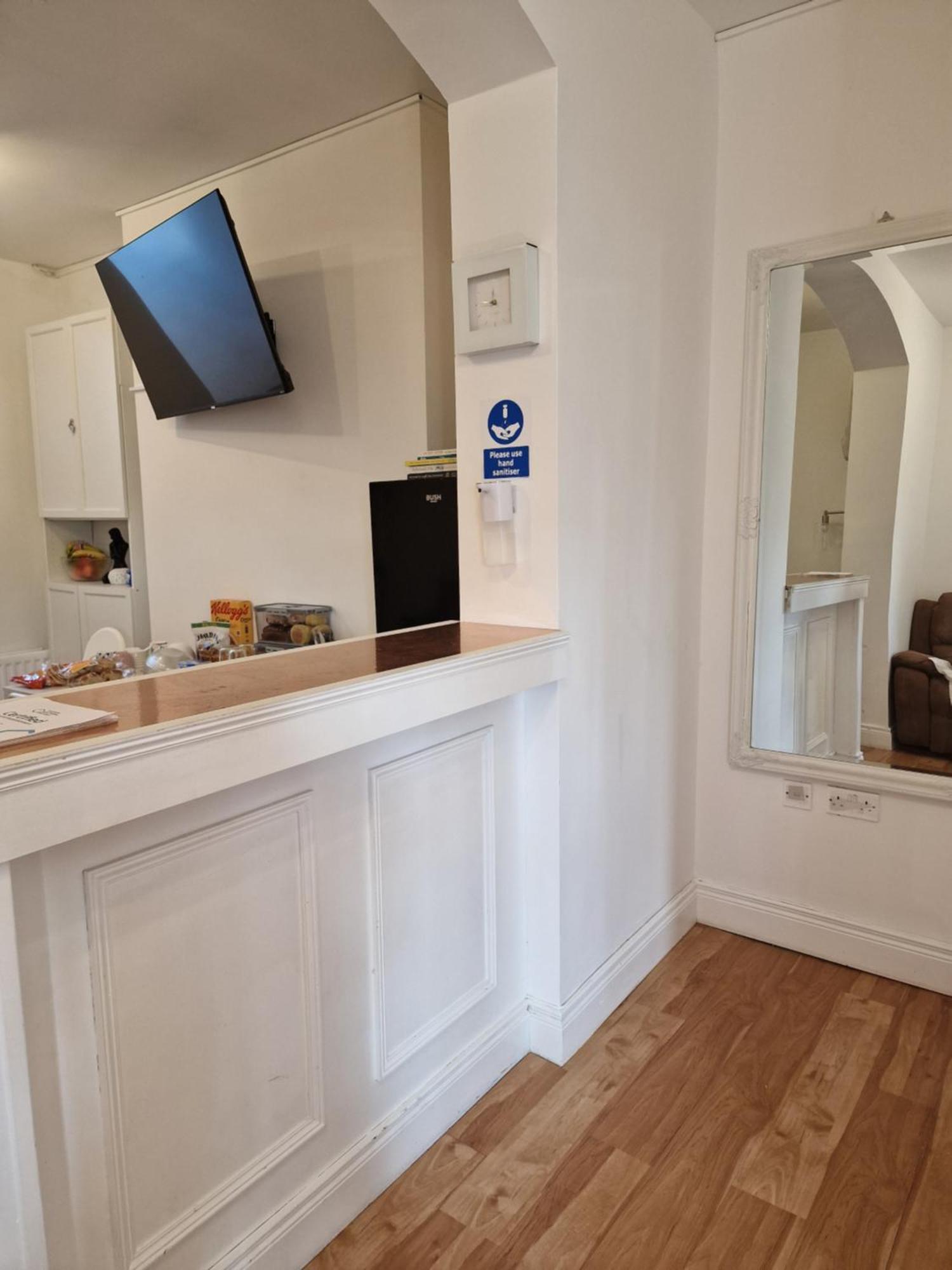 Aunty Katie'S House, Ni Tourist Board Certified & Located On The Main Oldpark Road To Belfast, With Free Continental Breakfast & Free Ultra Fast Sky Internet, Free Sky Sports & Free Sky Cinema, Self-Check In After 10Pm Gmt