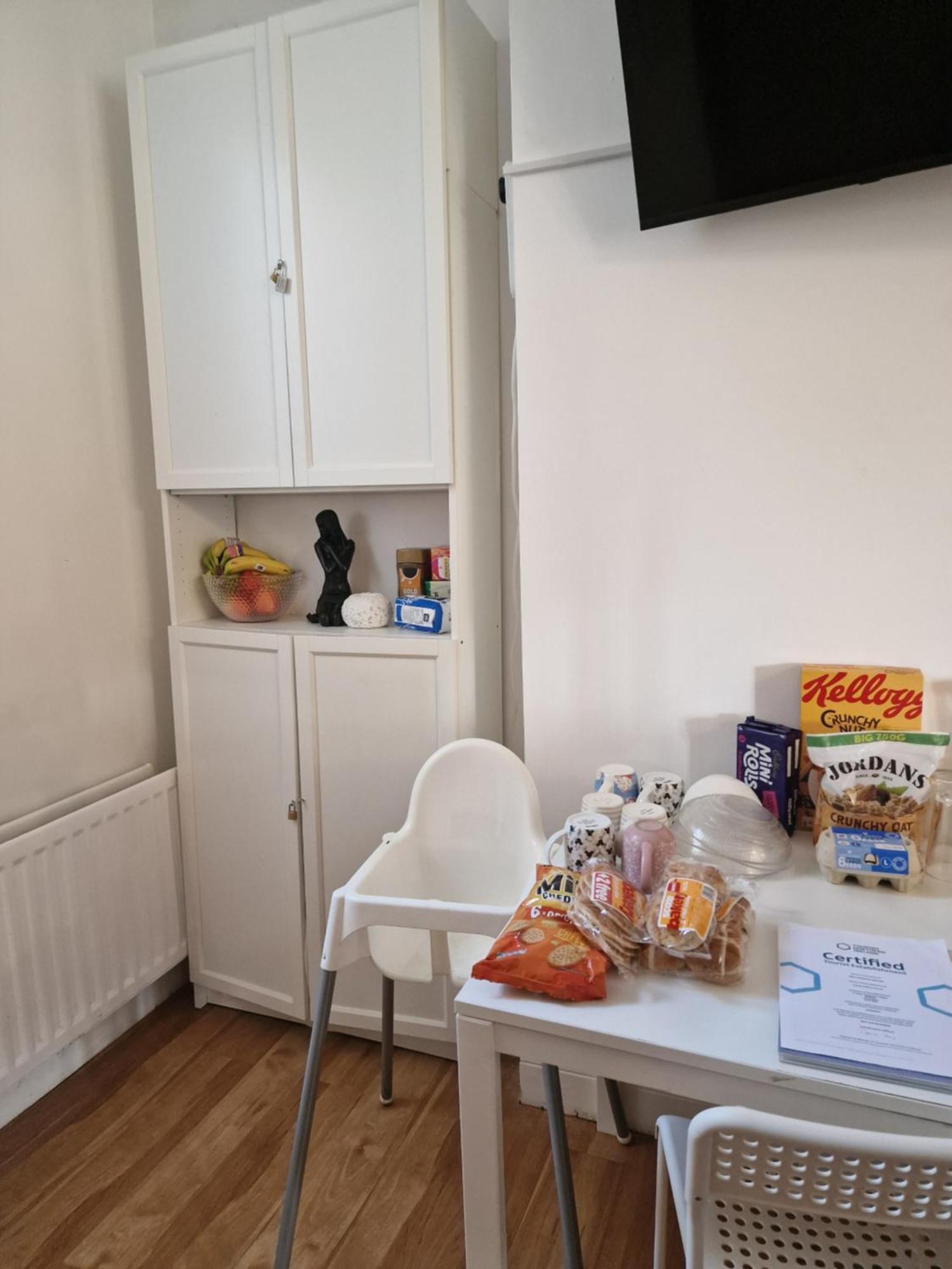 Aunty Katie'S House, Ni Tourist Board Certified & Located On The Main Oldpark Road To Belfast, With Free Continental Breakfast & Free Ultra Fast Sky Internet, Free Sky Sports & Free Sky Cinema, Self-Check In After 10Pm Gmt * Belfast