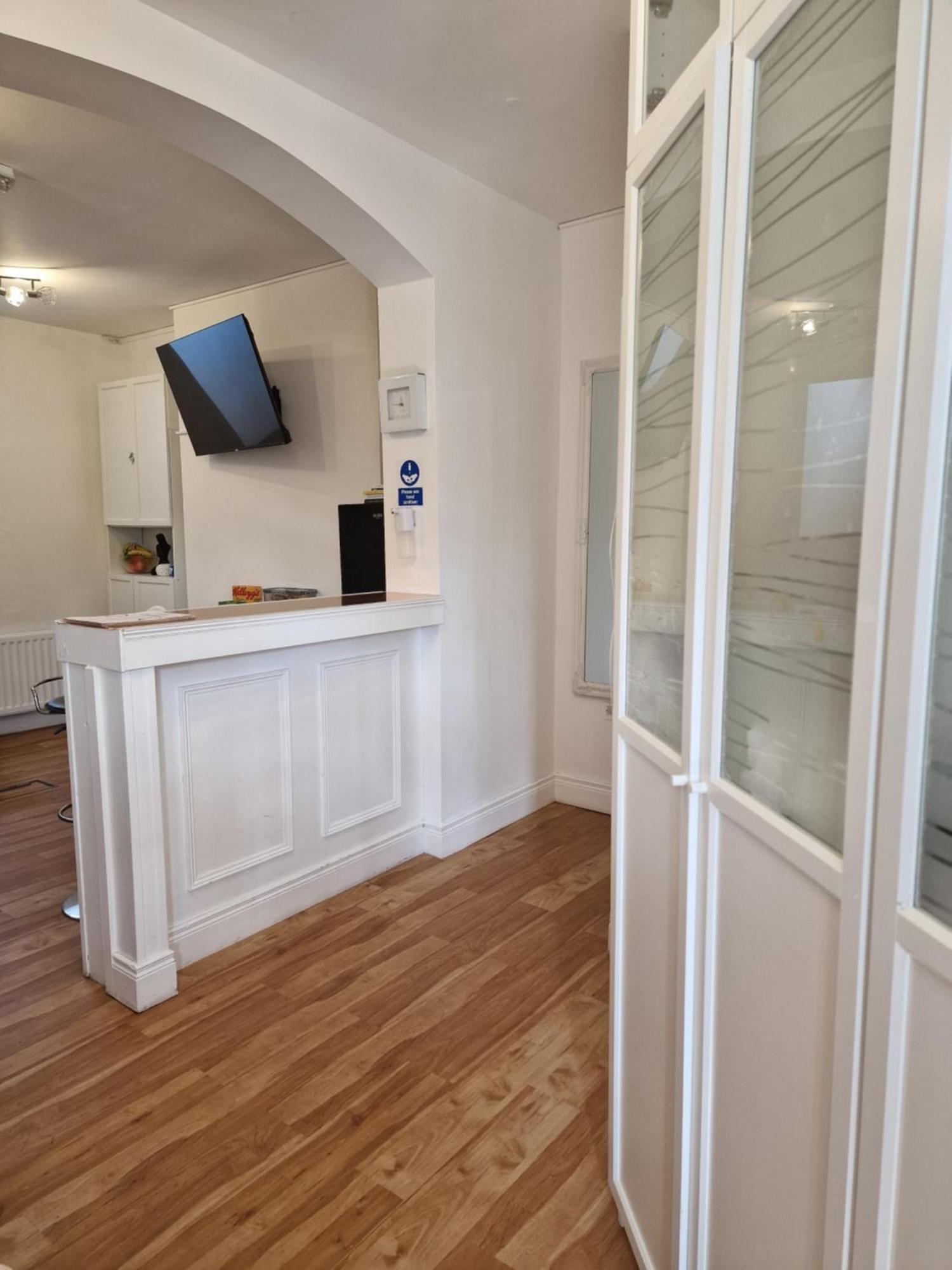 Hostel Aunty Katie'S House, Ni Tourist Board Certified & Located On The Main Oldpark Road To Belfast, With Free Continental Breakfast & Free Ultra Fast Sky Internet, Free Sky Sports & Free Sky Cinema, Self-Check In After 10Pm Gmt