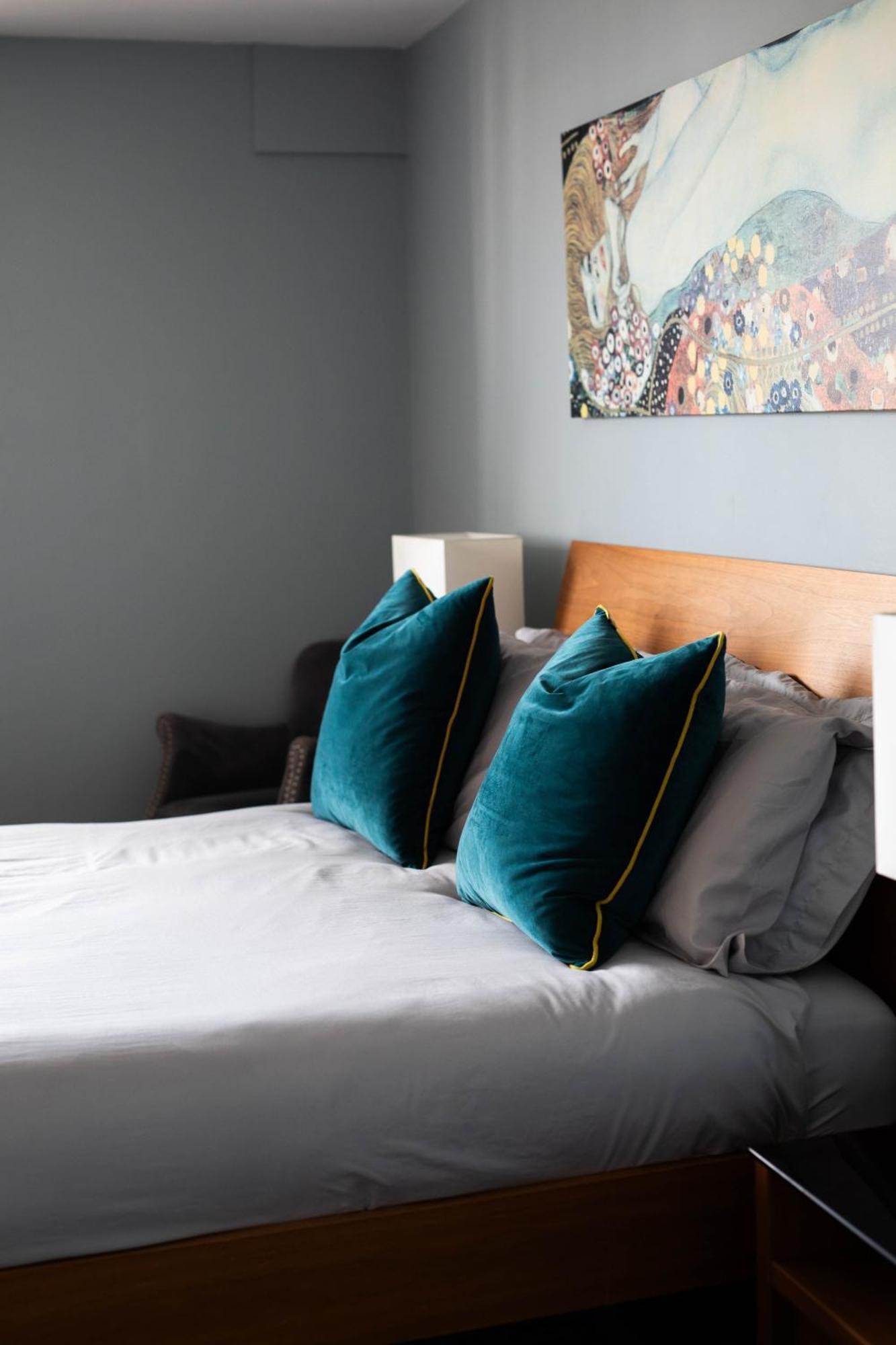 Hall Penthouse Duplex - Incredible Views & Sleeps 8 & Balcony & Very Modern And Spacious