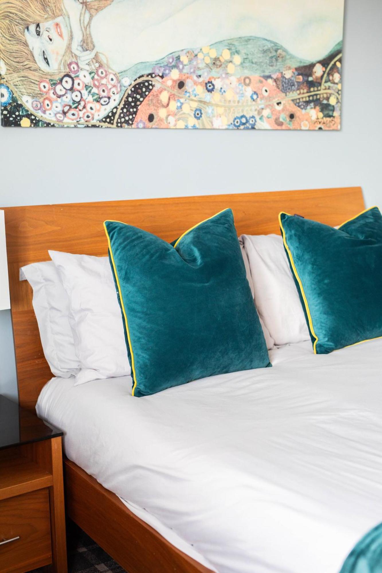Hall Penthouse Duplex - Incredible Views & Sleeps 8 & Balcony & Very Modern And Spacious *