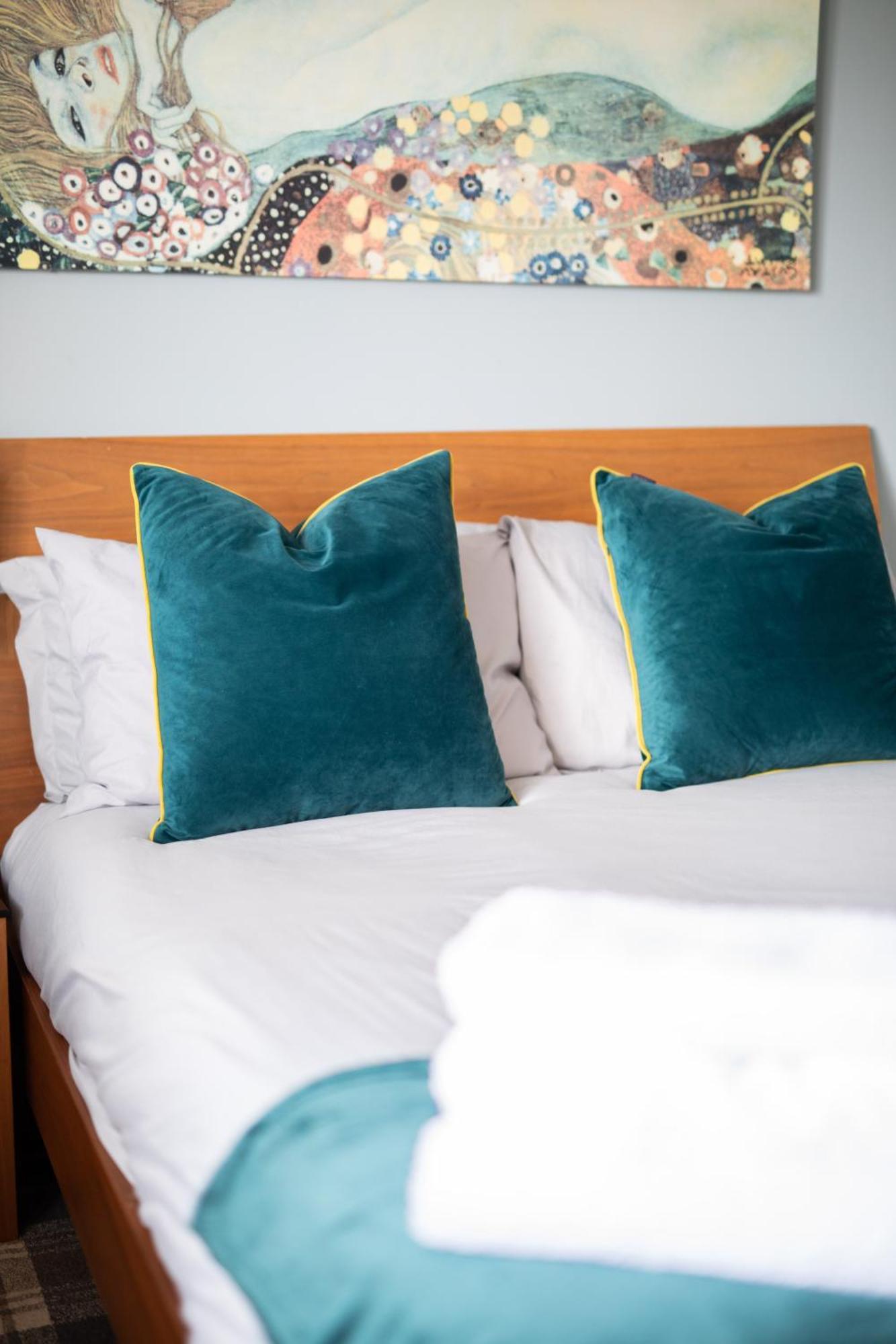 Hall Penthouse Duplex - Incredible Views & Sleeps 8 & Balcony & Very Modern And Spacious Apartment *