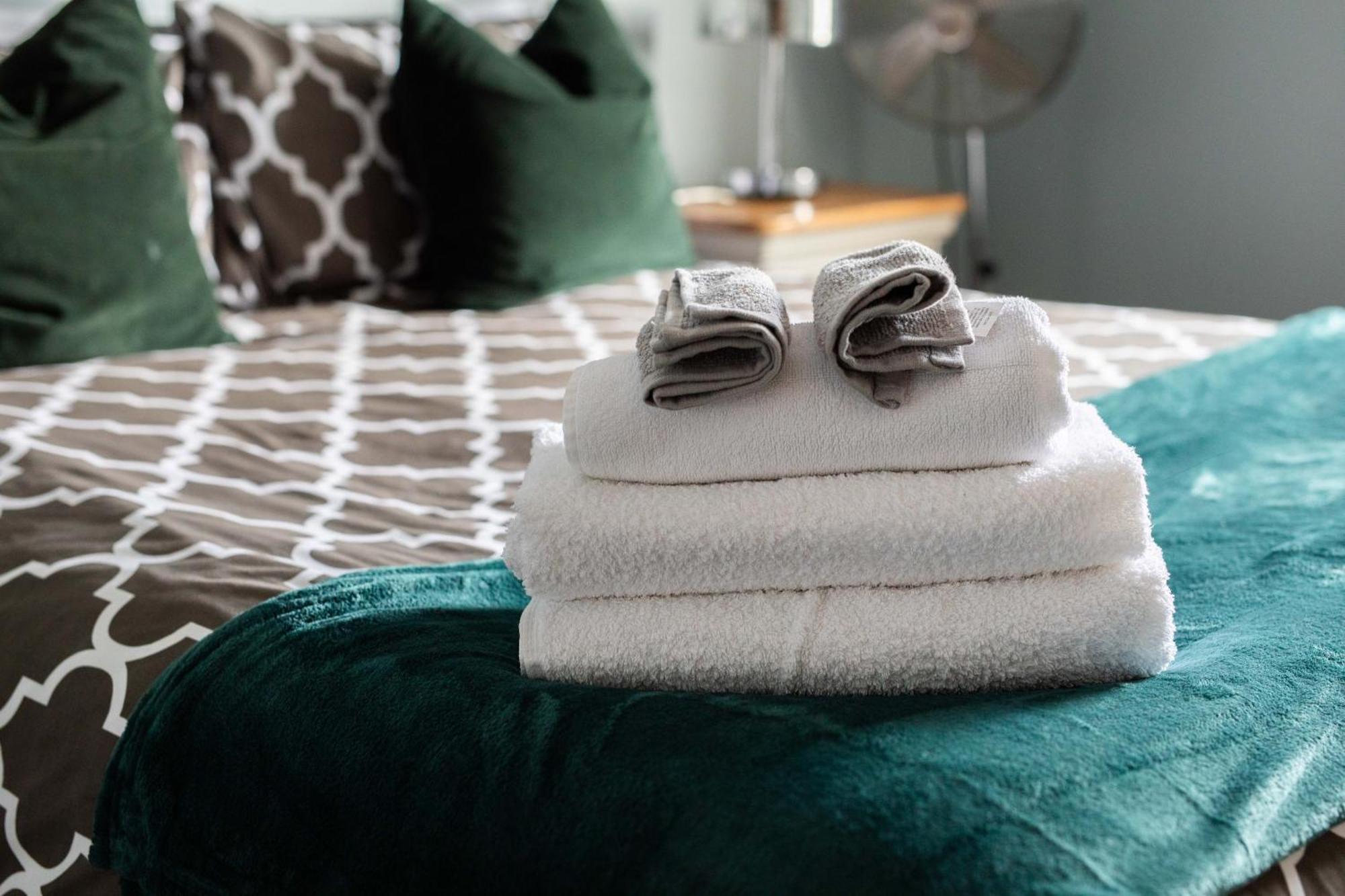 Hall Penthouse Duplex - Incredible Views & Sleeps 8 & Balcony & Very Modern And Spacious Apartment