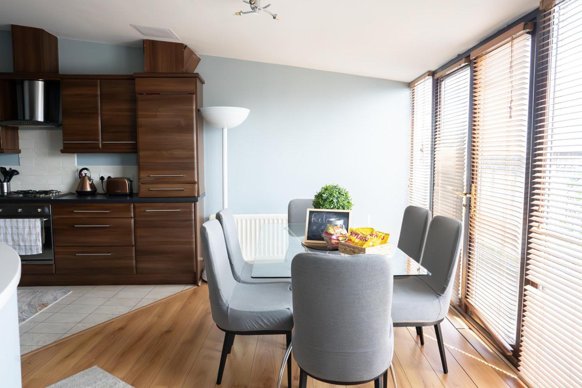 Hall Penthouse Duplex - Incredible Views & Sleeps 8 & Balcony & Very Modern And Spacious * Belfast