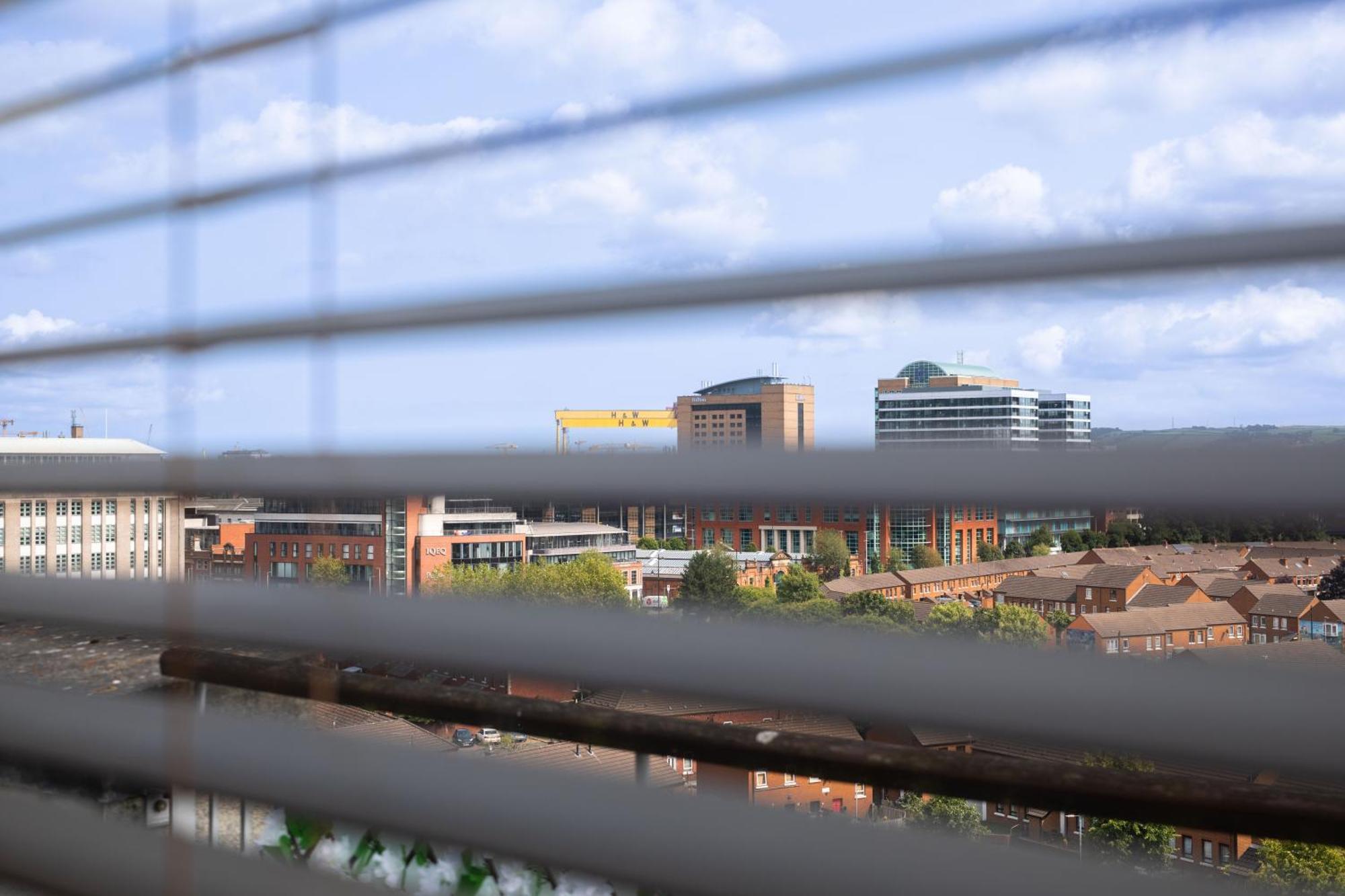 Hall Penthouse Duplex - Incredible Views & Sleeps 8 & Balcony & Very Modern And Spacious Apartment