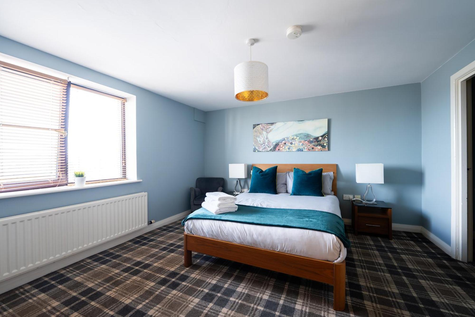 Hall Penthouse Duplex - Incredible Views & Sleeps 8 & Balcony & Very Modern And Spacious Apartment *