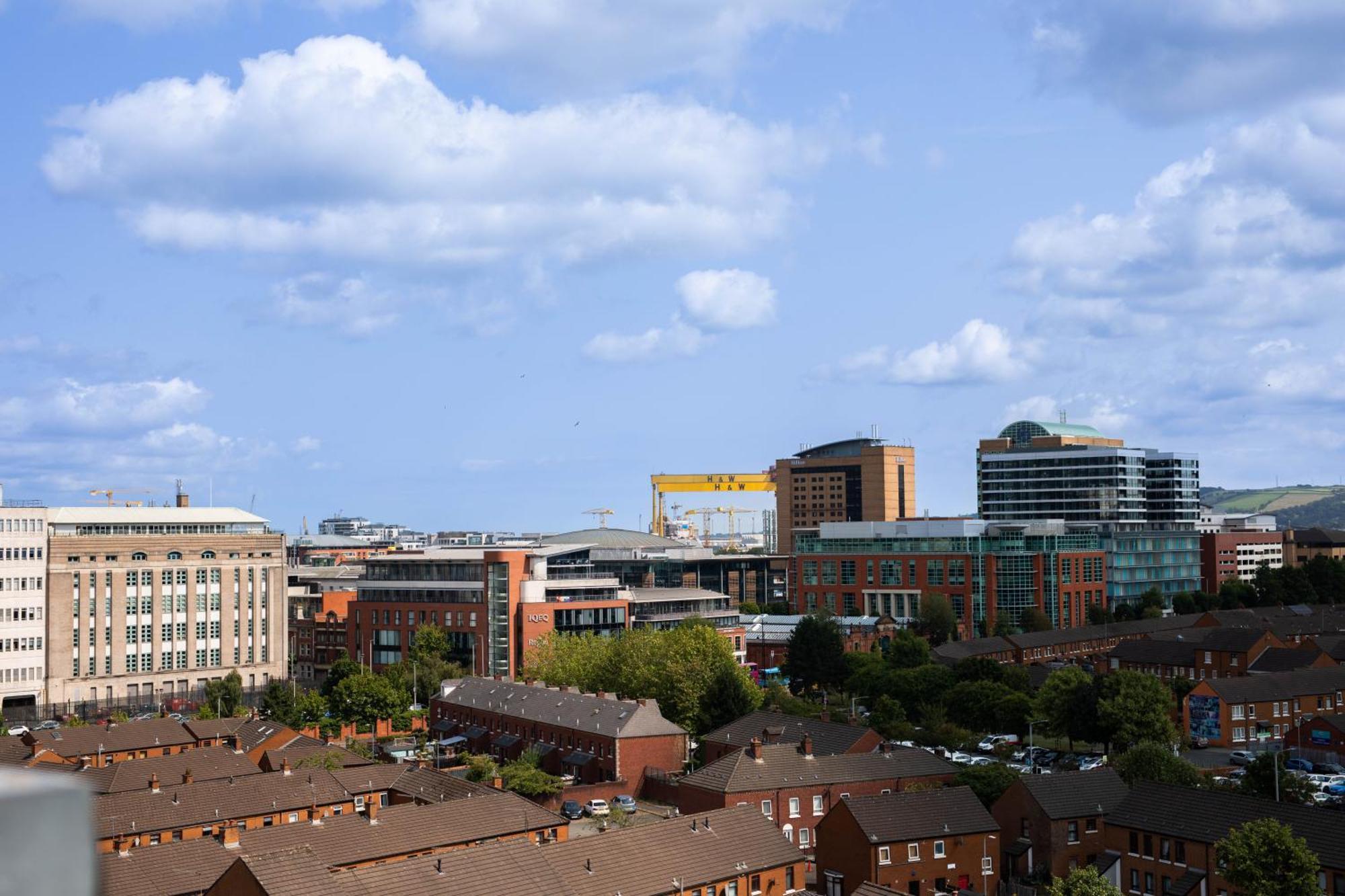 Hall Penthouse Duplex - Incredible Views & Sleeps 8 & Balcony & Very Modern And Spacious