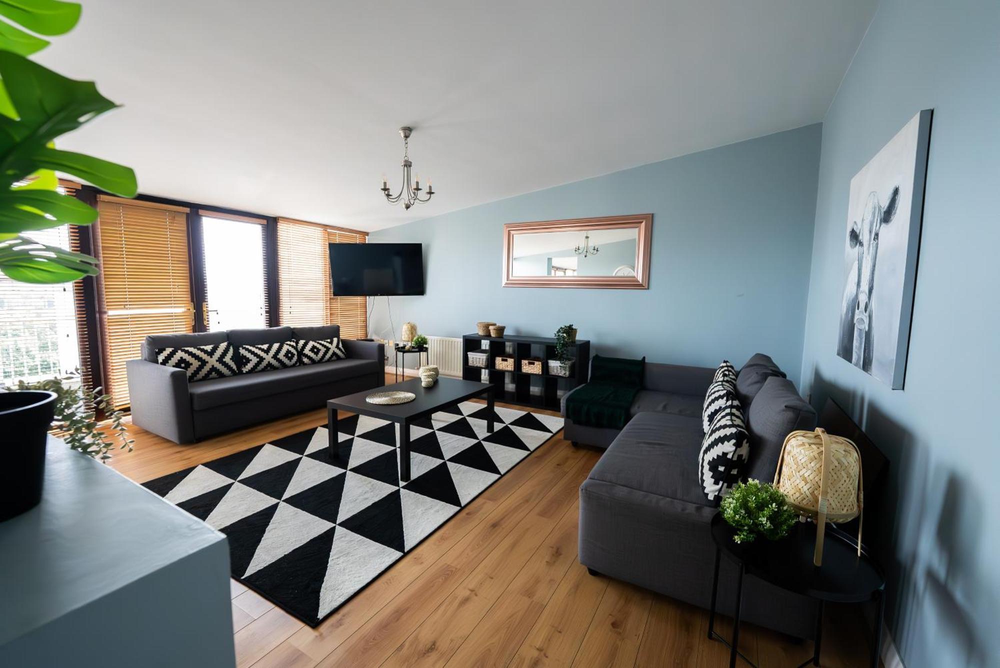 Hall Penthouse Duplex - Incredible Views & Sleeps 8 & Balcony & Very Modern And Spacious *