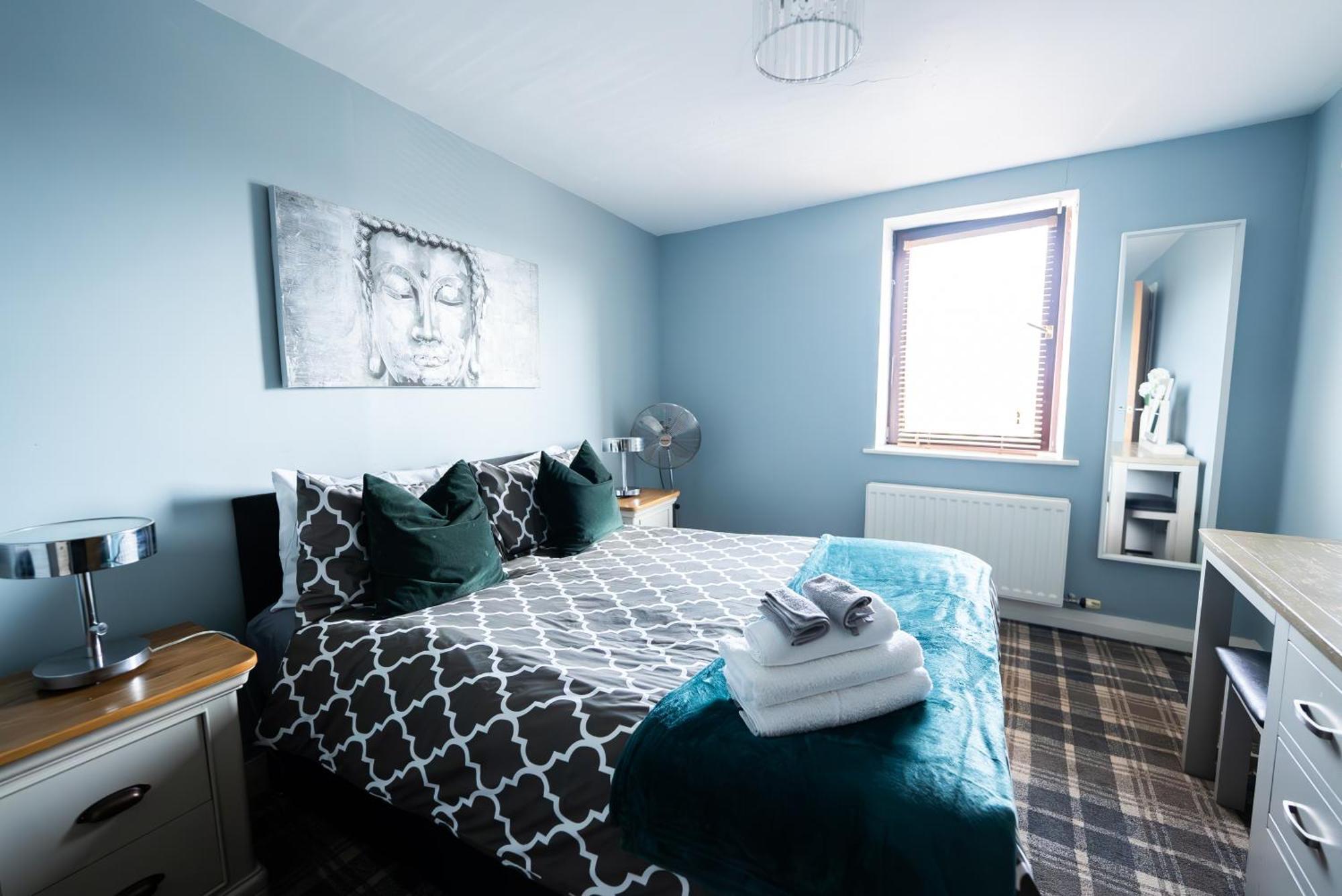 Hall Penthouse Duplex - Incredible Views & Sleeps 8 & Balcony & Very Modern And Spacious Belfast