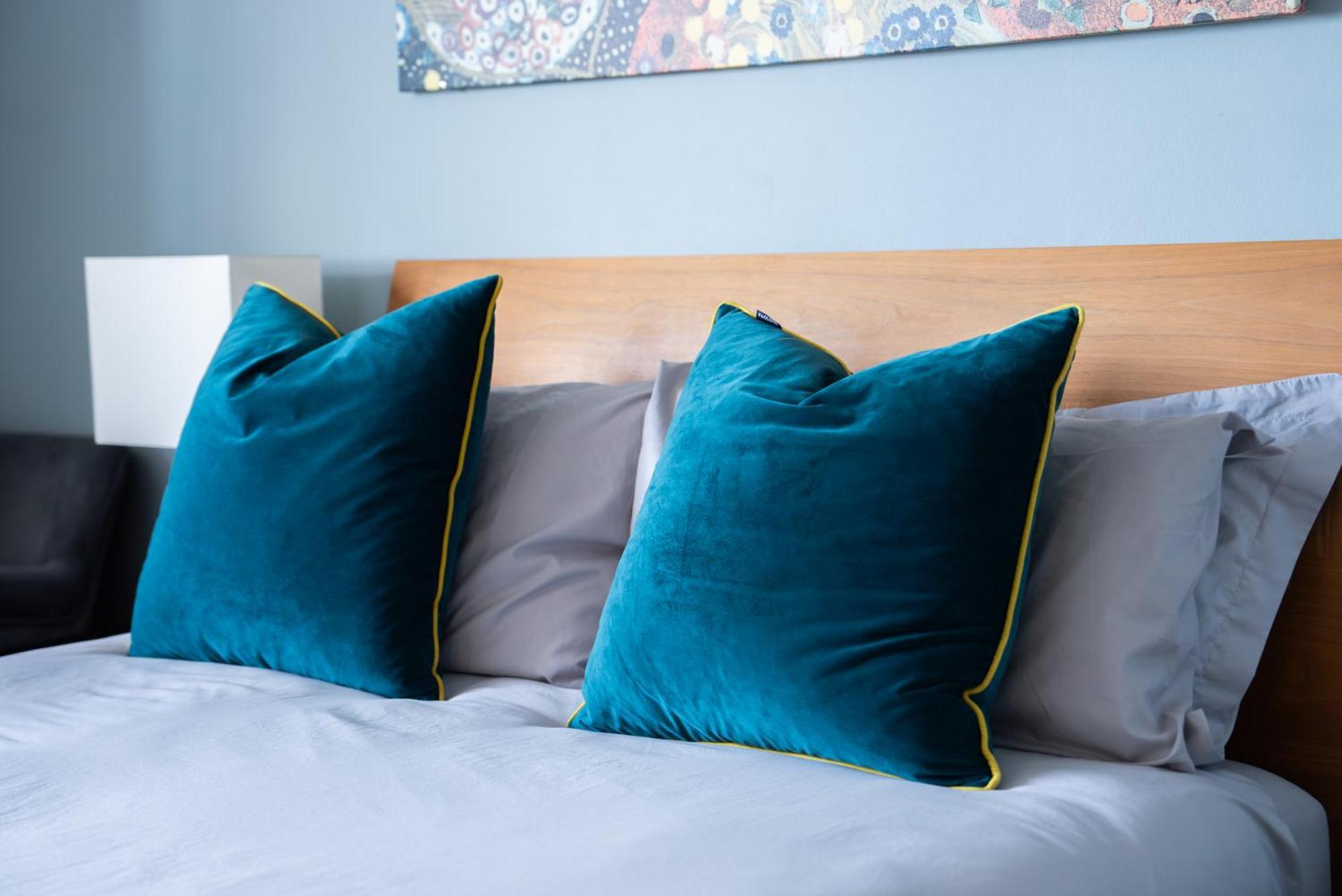 Hall Penthouse Duplex - Incredible Views & Sleeps 8 & Balcony & Very Modern And Spacious Apartment *
