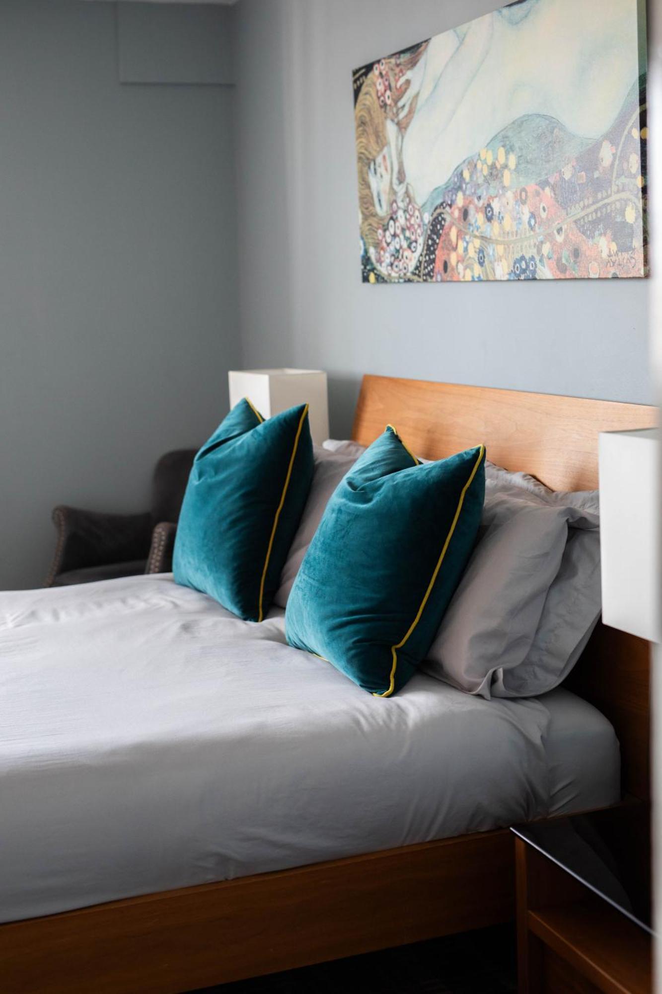 Hall Penthouse Duplex - Incredible Views & Sleeps 8 & Balcony & Very Modern And Spacious