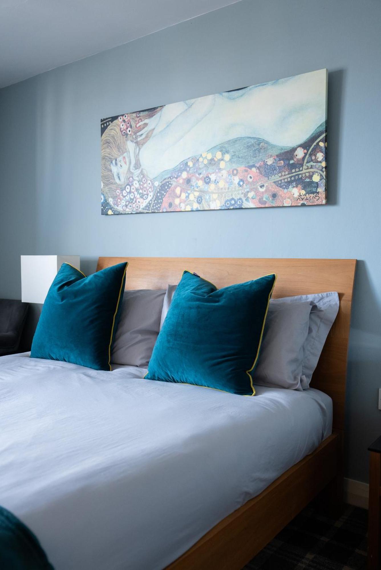 Hall Penthouse Duplex - Incredible Views & Sleeps 8 & Balcony & Very Modern And Spacious Apartment *