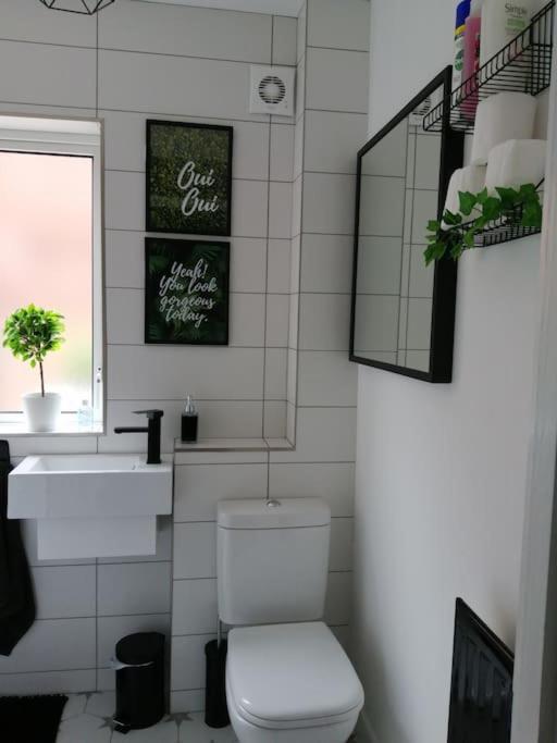 Location! 2 Bed Centre With Free Parking * Belfast