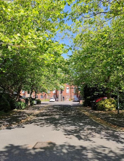 Location! 2 Bed Centre With Free Parking * Belfast