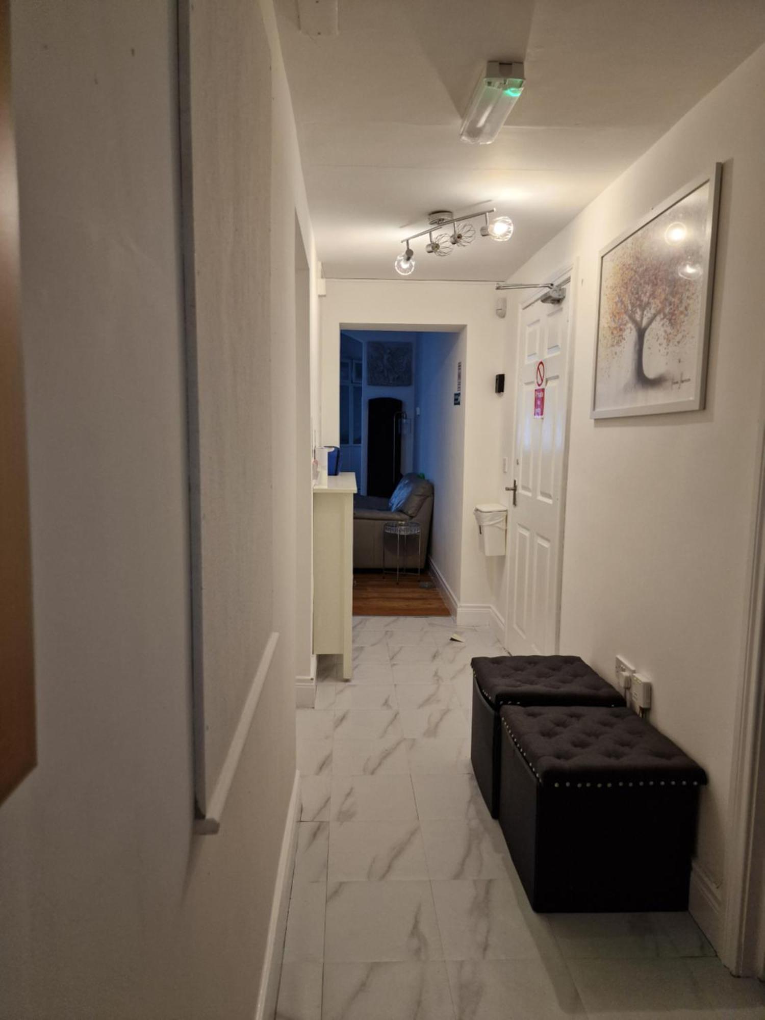 Hostel Aunty Katie'S House, Ni Tourist Board Certified & Located On The Main Oldpark Road To Belfast, With Free Continental Breakfast & Free Ultra Fast Sky Internet, Free Sky Sports & Free Sky Cinema, Self-Check In After 10Pm Gmt Belfast