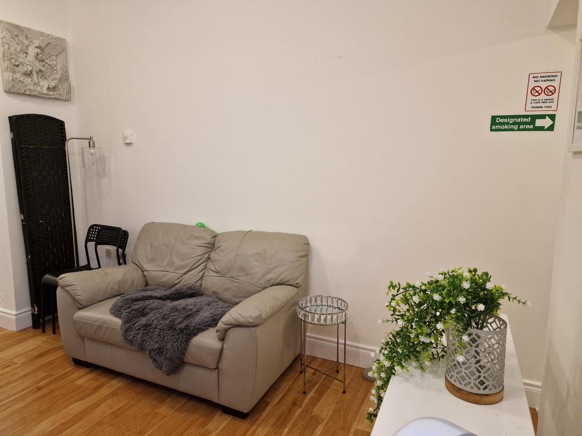 Hostel Aunty Katie'S House, Ni Tourist Board Certified & Located On The Main Oldpark Road To Belfast, With Free Continental Breakfast & Free Ultra Fast Sky Internet, Free Sky Sports & Free Sky Cinema, Self-Check In After 10Pm Gmt