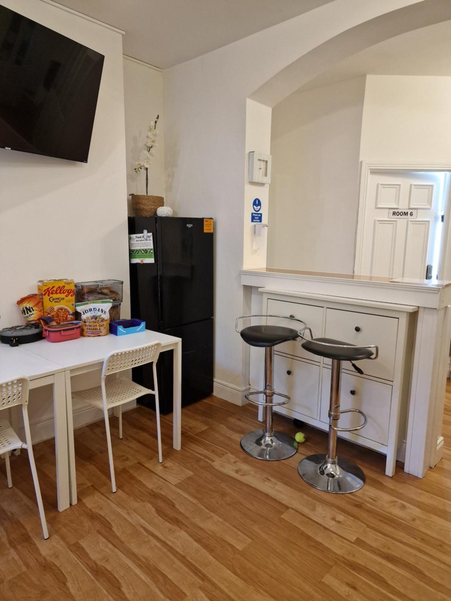 Aunty Katie'S House, Ni Tourist Board Certified & Located On The Main Oldpark Road To Belfast, With Free Continental Breakfast & Free Ultra Fast Sky Internet, Free Sky Sports & Free Sky Cinema, Self-Check In After 10Pm Gmt Hostel *