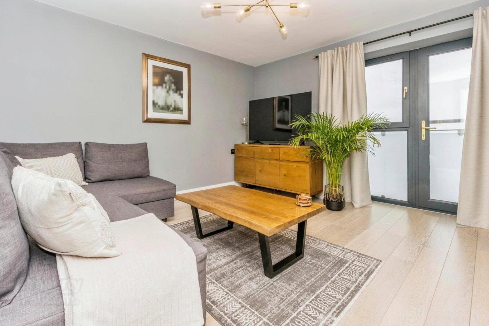 Modern Hut In Apartment Belfast