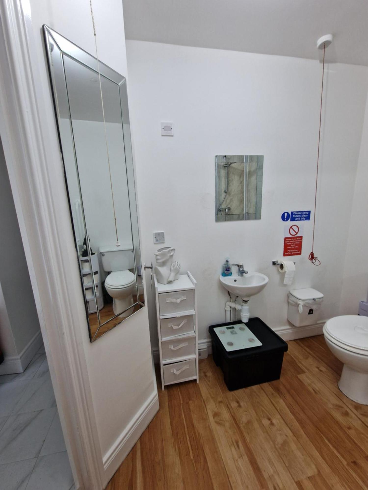 Aunty Katie'S House, Ni Tourist Board Certified & Located On The Main Oldpark Road To Belfast, With Free Continental Breakfast & Free Ultra Fast Sky Internet, Free Sky Sports & Free Sky Cinema, Self-Check In After 10Pm Gmt Hostel *