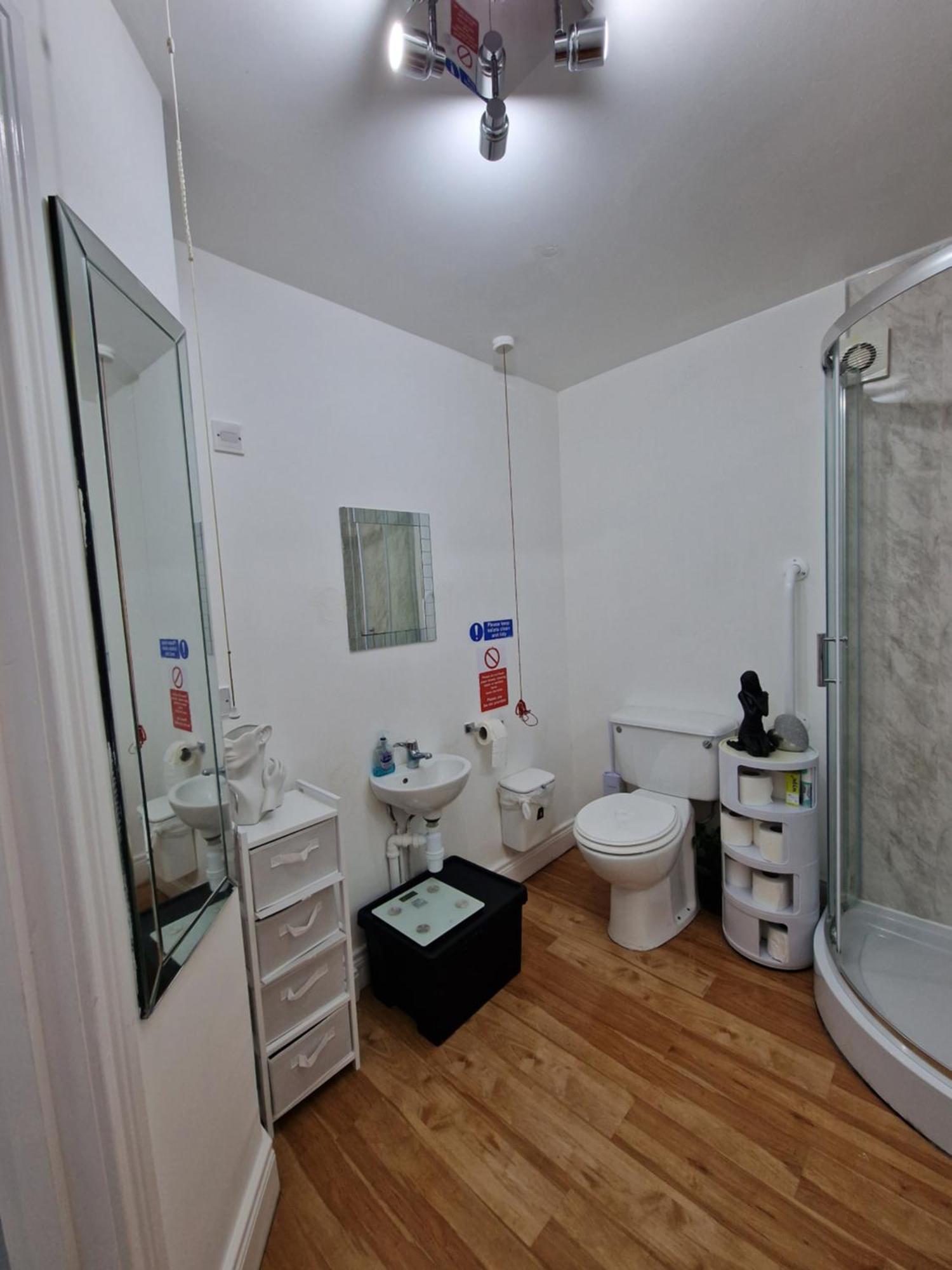 Aunty Katie'S House, Ni Tourist Board Certified & Located On The Main Oldpark Road To Belfast, With Free Continental Breakfast & Free Ultra Fast Sky Internet, Free Sky Sports & Free Sky Cinema, Self-Check In After 10Pm Gmt Hostel Belfast