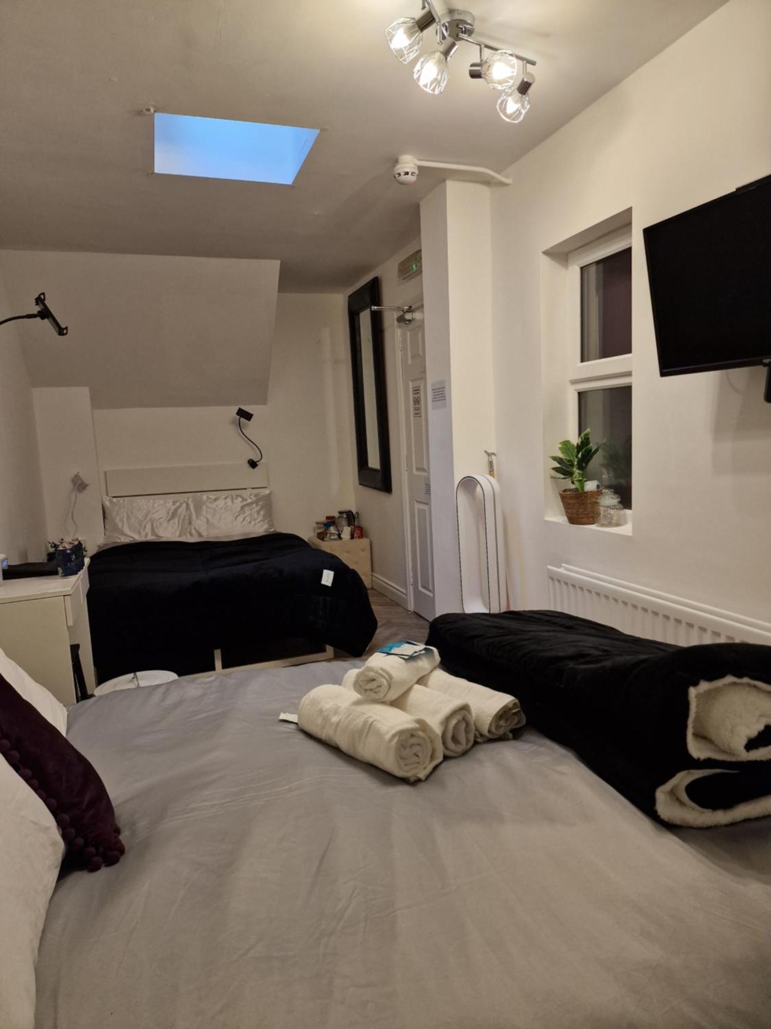 Aunty Katie'S House, Ni Tourist Board Certified & Located On The Main Oldpark Road To Belfast, With Free Continental Breakfast & Free Ultra Fast Sky Internet, Free Sky Sports & Free Sky Cinema, Self-Check In After 10Pm Gmt Hostel Belfast