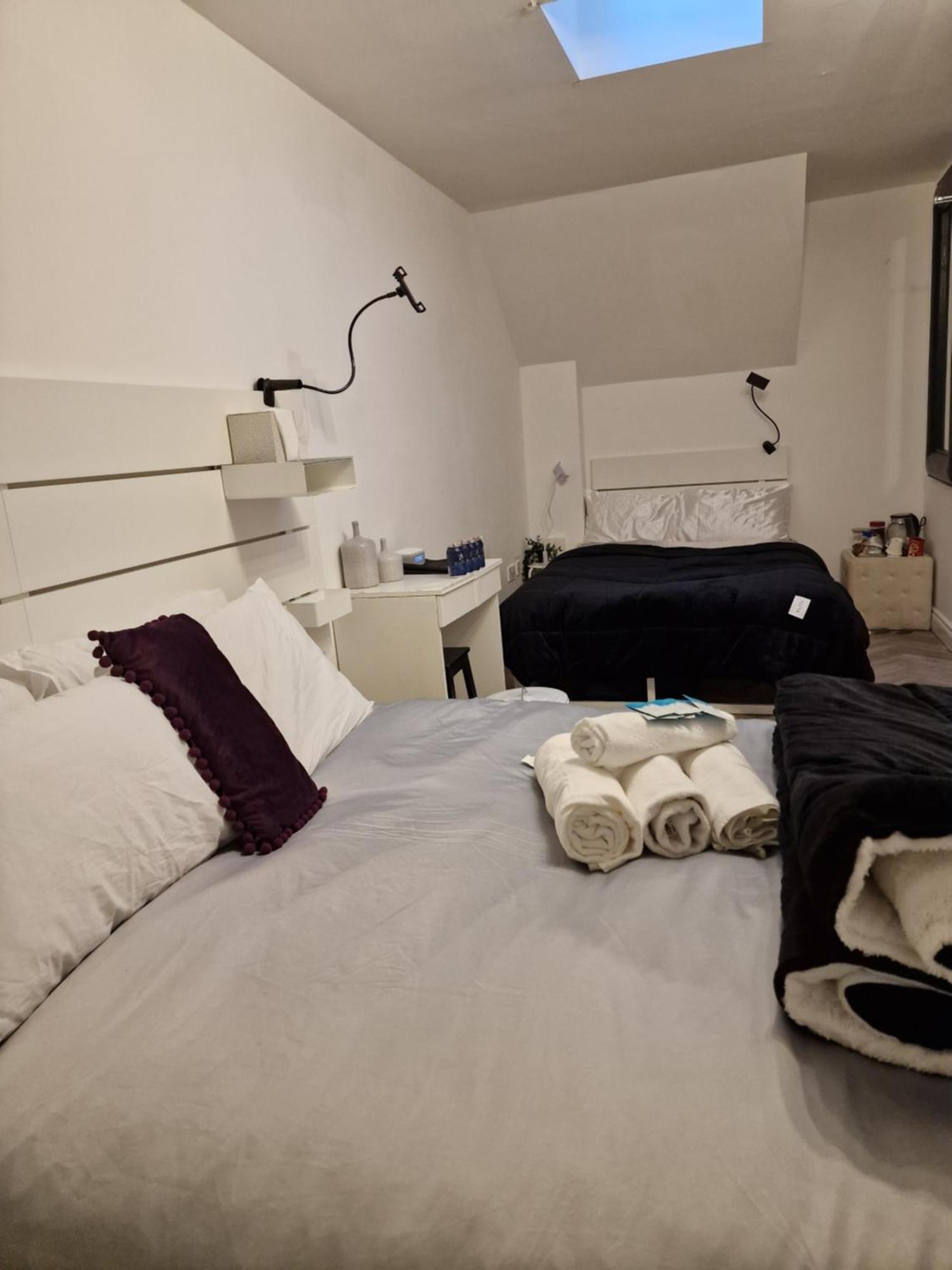 Hostel Aunty Katie'S House, Ni Tourist Board Certified & Located On The Main Oldpark Road To Belfast, With Free Continental Breakfast & Free Ultra Fast Sky Internet, Free Sky Sports & Free Sky Cinema, Self-Check In After 10Pm Gmt *
