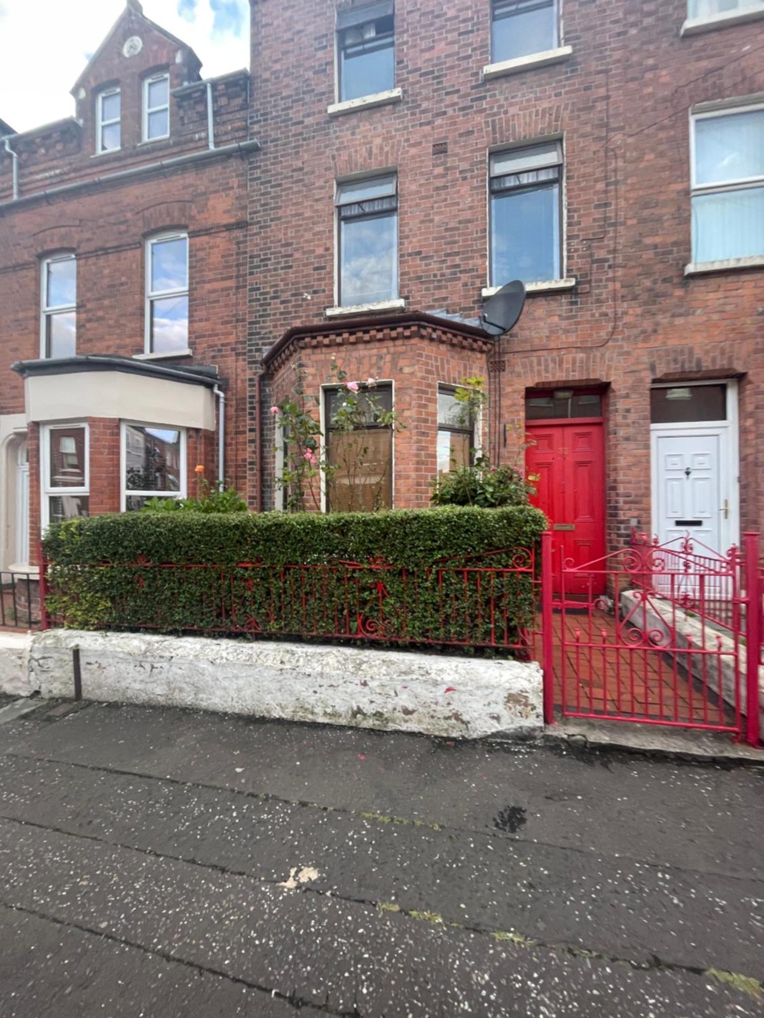 House In Antrim Road Guest house *