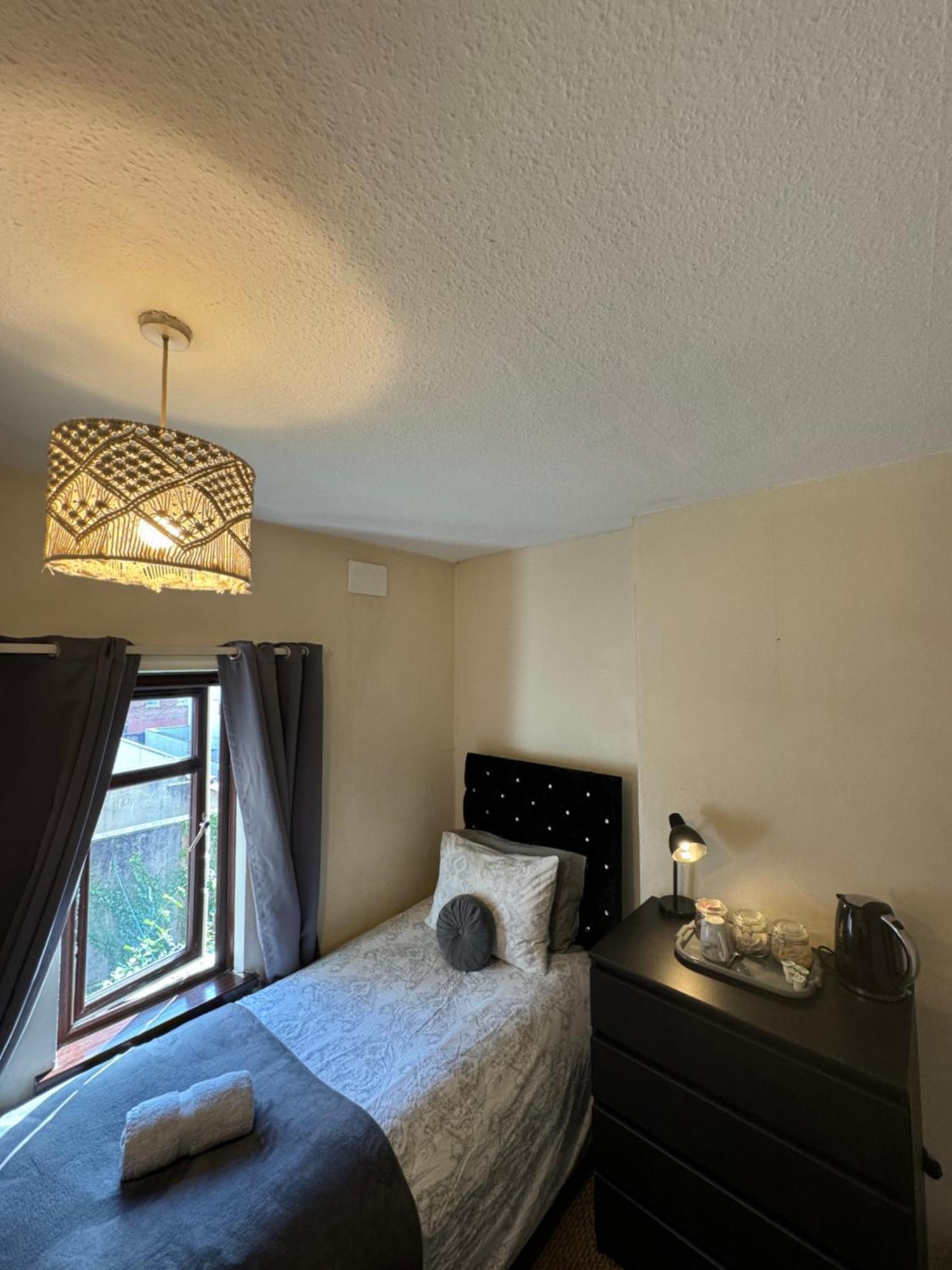Guest house House In Antrim Road