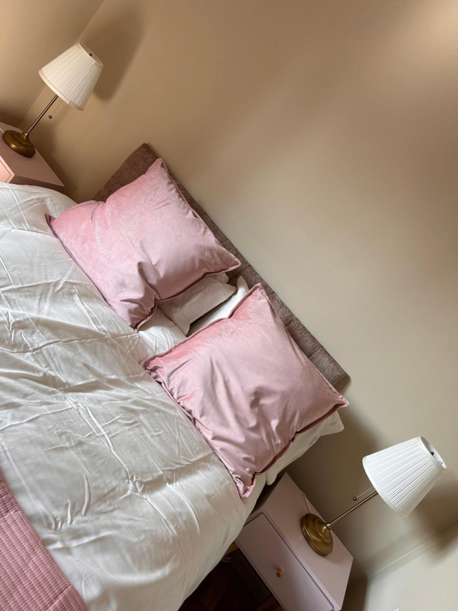 - Relax & Unwind In Our Skyline Retreat - 3 Bedroom With Parking *