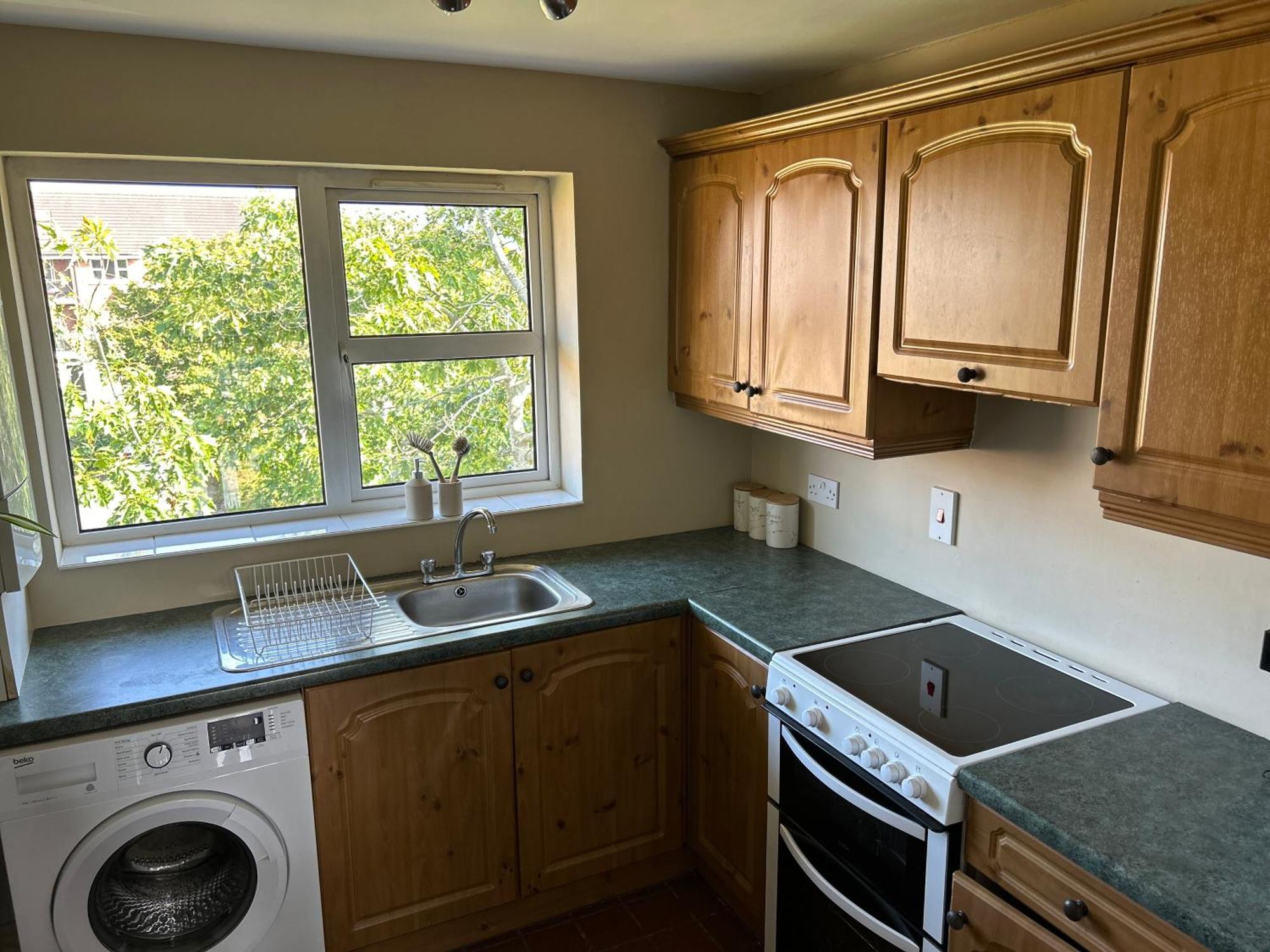 Apartment - Relax & Unwind In Our Skyline Retreat - 3 Bedroom With Parking Belfast