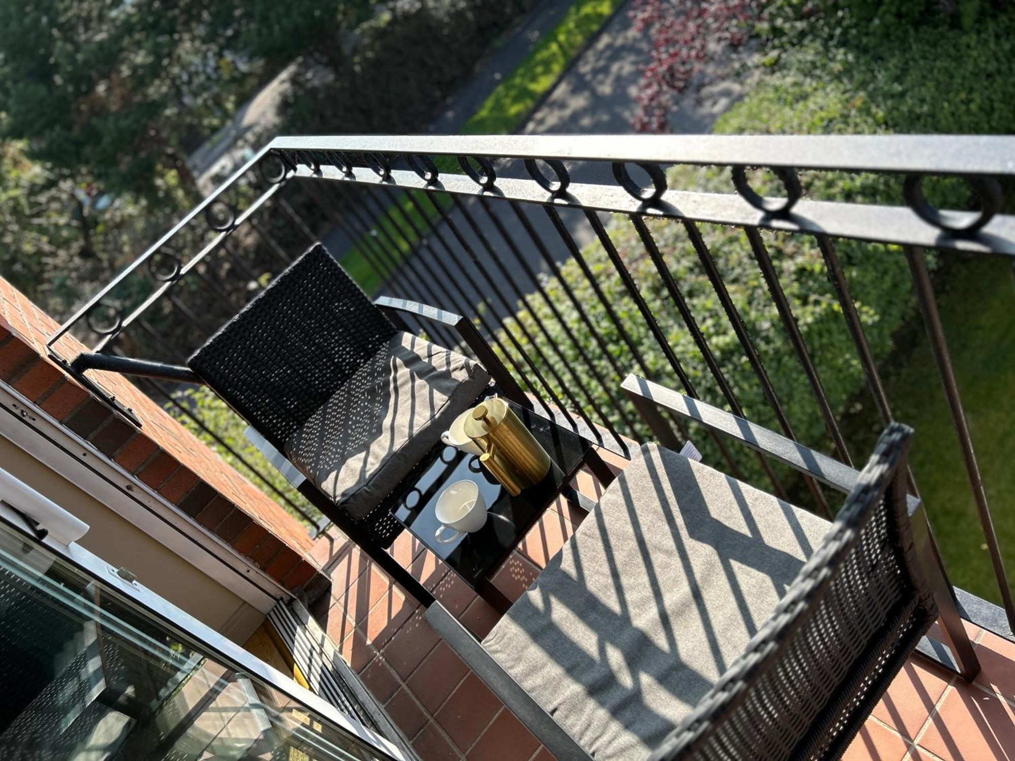 Apartment - Relax & Unwind In Our Skyline Retreat - 3 Bedroom With Parking Belfast