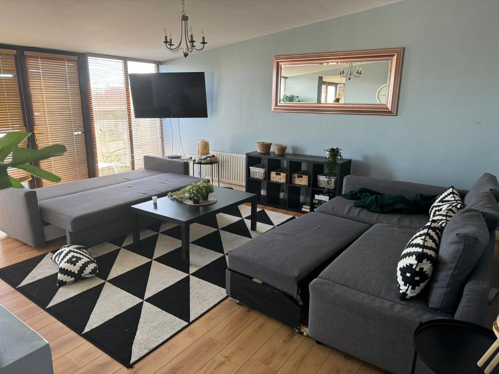 Hall Penthouse Duplex - Incredible Views & Sleeps 8 & Balcony & Very Modern And Spacious *