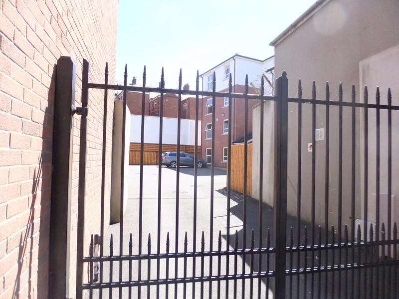 Apartment Cosy 1 Bedroom With Secure Private Parking And Excellent Transport Links