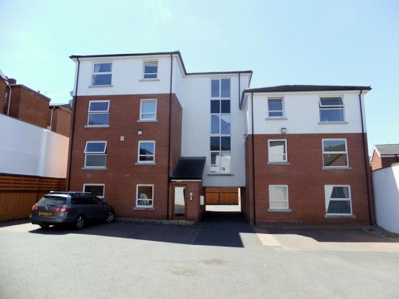 Cosy 1 Bedroom With Secure Private Parking And Excellent Transport Links Belfast