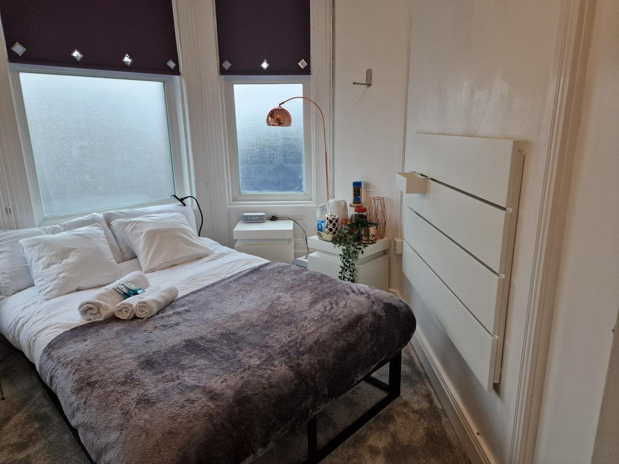 Hostel Aunty Katie'S House, Ni Tourist Board Certified & Located On The Main Oldpark Road To Belfast, With Free Continental Breakfast & Free Ultra Fast Sky Internet, Free Sky Sports & Free Sky Cinema, Self-Check In After 10Pm Gmt Belfast