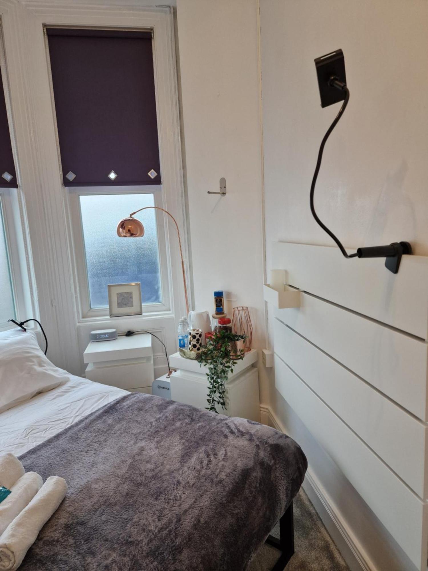 Hostel Aunty Katie'S House, Ni Tourist Board Certified & Located On The Main Oldpark Road To Belfast, With Free Continental Breakfast & Free Ultra Fast Sky Internet, Free Sky Sports & Free Sky Cinema, Self-Check In After 10Pm Gmt